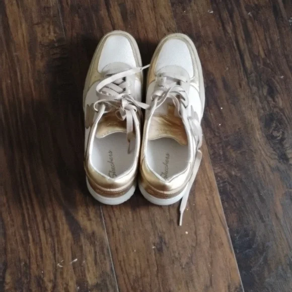 Skechers Metallic Gold and White Shoes - Picture 2 of 8